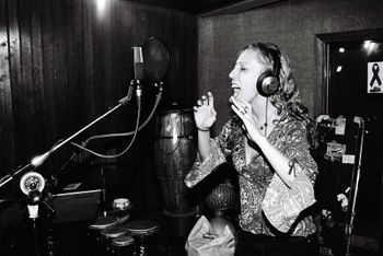 Fernanda Froes' recording sessions at Estúdio Arte, in Niterói, Brazil. Copyright © 2017 Fernanda Froes Music. All rights reserved.