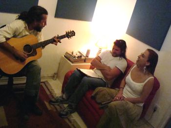 Guitarist Fernando Caneca's session @ Fernanda Froes-Pruett’s recording sessions at Estudio Cayres - São Paulo, SP, Brazil - Copyright © 2018 Double Feather Productions. All rights reserved.