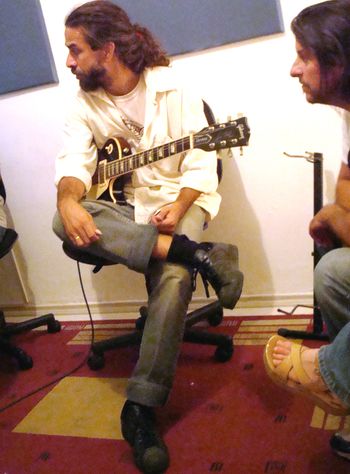 Guitarist Fernando Caneca @ Fernanda Froes-Pruett’s recording sessions at Estudio Cayres - São Paulo, SP, Brazil - Copyright © 2018 Double Feather Productions. All rights reserved.