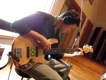 Bassist Thiago Espírito Santo - Fernanda Froes-Pruett’s recording sessions at NaCena Studios in Sao Paulo, SP, Brazil.