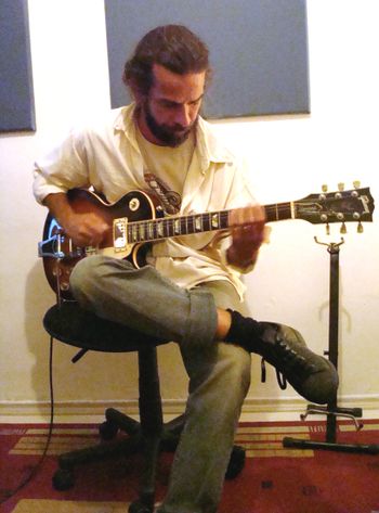 Guitarist Fernando Caneca @ Fernanda Froes-Pruett’s recording sessions at Estudio Cayres - São Paulo, SP, Brazil - Copyright © 2018 Double Feather Productions. All rights reserved.