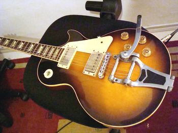Guitarist Fernando Caneca’s setup @ Fernanda Froes-Pruett’s recording sessions at Estudio Cayres - São Paulo, SP, Brazil - Copyright © 2018 Double Feather Productions. All rights reserved.