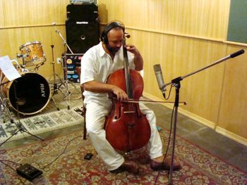 Cellist Dimos Goudaroulis @ Fernanda Froes-Pruett’s recording sessions at Estudio Cayres - São Paulo, SP, Brazil - Copyright © 2018 Double Feather Productions. All rights reserved.