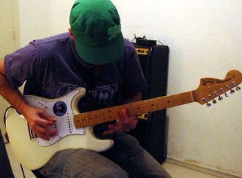 Guitarist Edu Tedeschi @ Fernanda Froes-Pruett’s recording sessions at Estudio Cayres - São Paulo, SP, Brazil - Copyright © 2018 Double Feather Productions. All rights reserved.