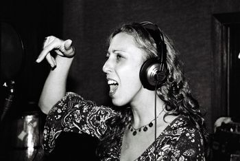 Fernanda Froes' recording sessions at Estúdio Arte, in Niterói, Brazil. Copyright © 2017 Fernanda Froes Music. All rights reserved.