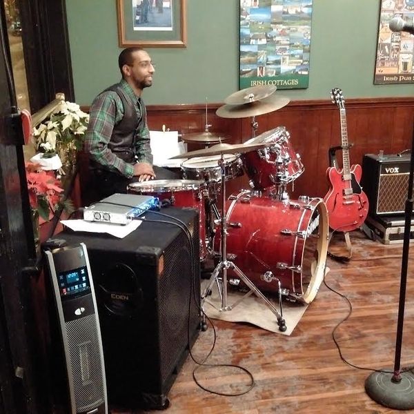 Performing with the Lisa Hutchinson Band at Kelly's Kitchen & Irish Pub in Bracebridge, Ontario (2017).