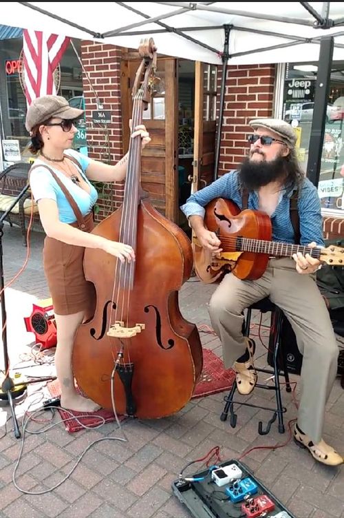 Curtis Jones Playing His Custom 18.5 Inch Custom Archtop Tudor Guitar