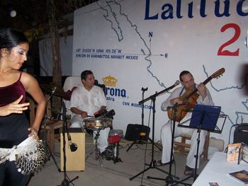 2010.03 with trio, drums (danyyu), dancer (rosalba), guitar (o. christian) in guayabitos nayarit, mexico