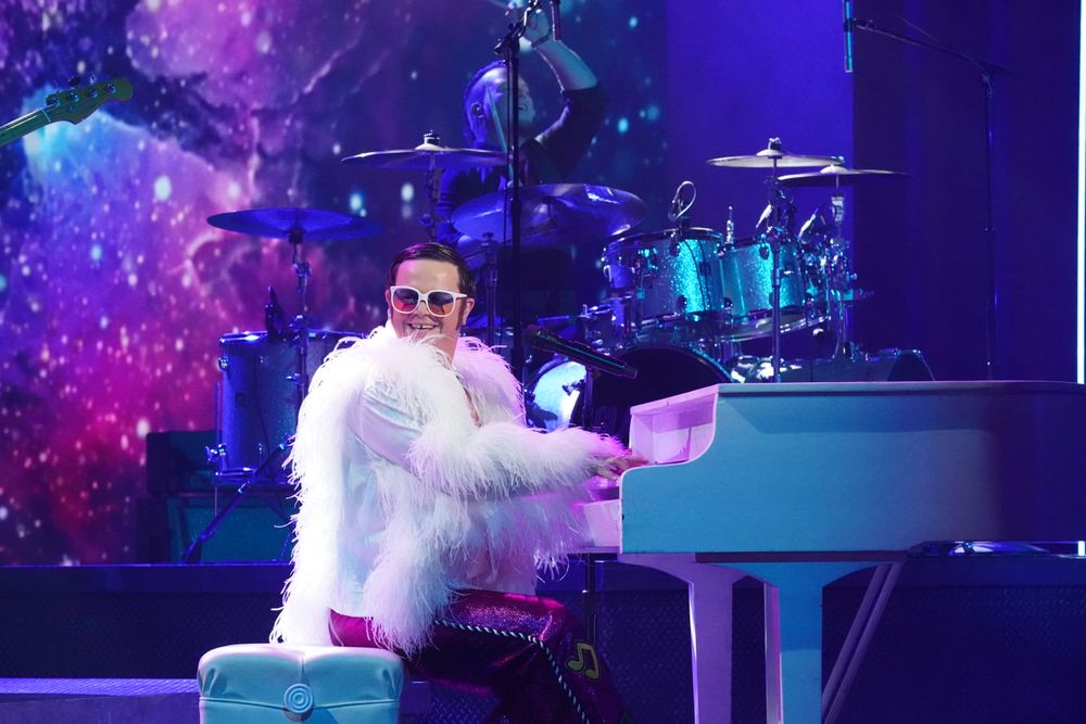 Rus Anderson as Elton John Clash of the Cover Bands