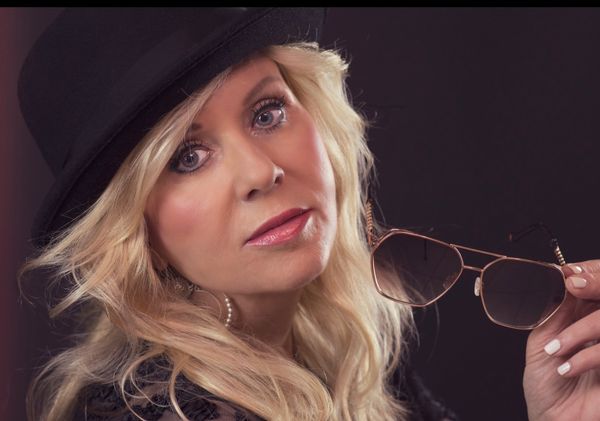 DEB BROWNING
writer, vocalist