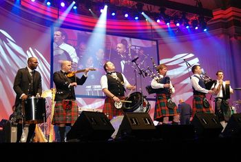 The AMERICAN ROGUES with the United States Air Force Symphony at DAR Constitution Hall, Washington, D.C. Photo by Wayne David.