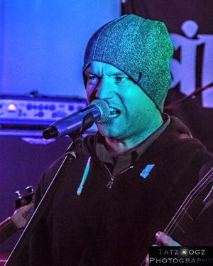 Ant Howley - Vocals/Guitar