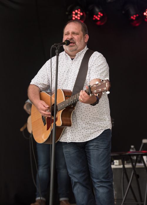 KENT HUMPHREY | VOCALS & ACOUSTIC GUITAR