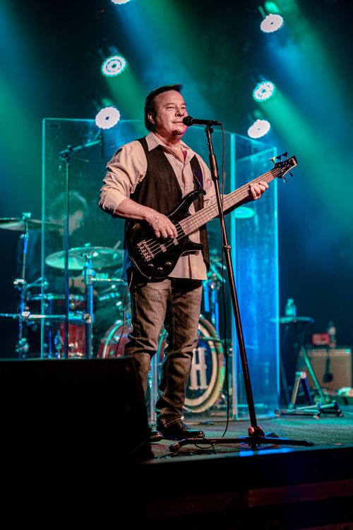 FRANK SUTTON | VOCALS & BASS GUITAR