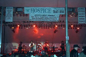 2007 - We are proud to once again be part of the benefit concert for the Hospice of
Yuma. This year's headlliner was our friend Tracy Byrd. It was a blast to hook up
with him and his fine band again. Tracy was awesome, as usual and we were
able to raise a lot of money. Thanks to all for supporting this worthy cause.
Thanks to Will, Skip, and all the crew from Atlantis Audio for the great sound