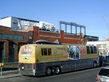 2006-This may just look like another pic of our bus.....but those of
you who have followed us over the past 2 years will appreciate
this pic of the bus in Denver!! Double-H Boots throws a big
party here every year, and we've had some adventures getting
the bus to the party.