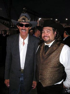 2006-Once again..... Speaking of legends, here's Keith with the man
himself. Keith is now the proud owner of a genuine Richard
Petty autographed guitar. What an honor to meet Richard Petty
and shake