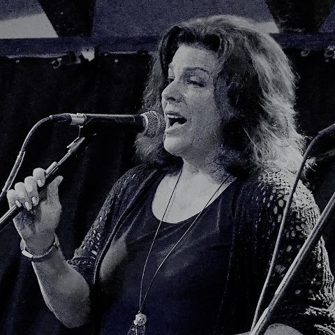 Donna DeLucia (vocals)