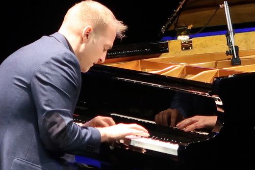 Live Solo Piano Performance in Kirkland, Washington
