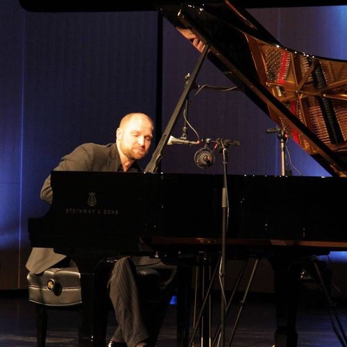 Live Solo Piano Performance in Pittsburg, Kansas