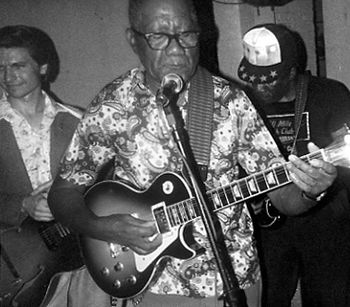 Backing up the truly legendary Robert Kelton, original guitarist with Jimmy McCracklin's Blues Blasters, with Charlie Banks on bass.
