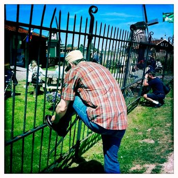 untying myself from the fence Photo by Betti Bettina