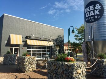 USA, Chicago (Woodridge, IL), Ike & Oak Brewing - www.ikeandoakbrewing.com
