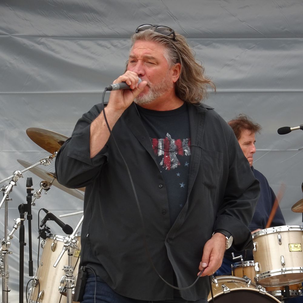 Tom Nyhus Singing