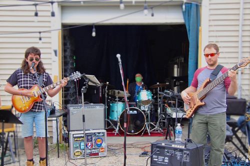 Great Aunt Alice Band rocks Funky Bow for Make-A-Wish foundation. A charity that is very close to the heart of Jeffrey Wayne Glidden, GAAB's animal on the kit.