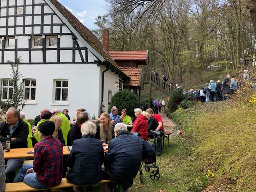 The audience for the Suzy Starlite and Simon Campbell performance at Cafe Waldkristall, Germany