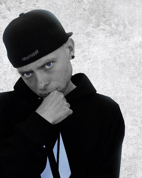 mic b british hip hop artist signed to monumental records