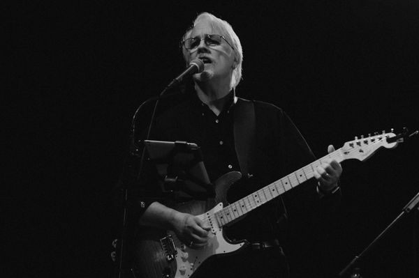 Dave Thompson - Rhythm guitar & vocals