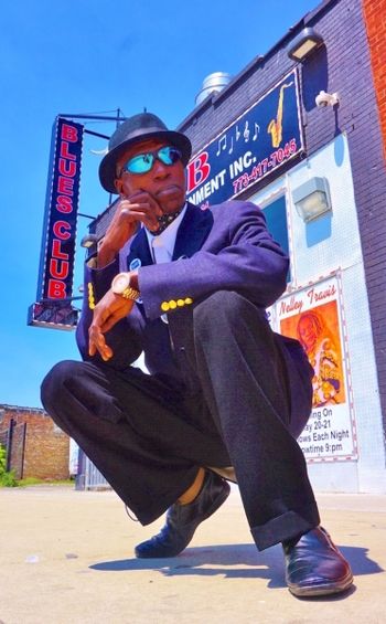 Larry_Taylor__269_B_B_squat_SMALL Larry outside B&B club on W. Madison St., Chicago, 2016: B. Dean Moten photo