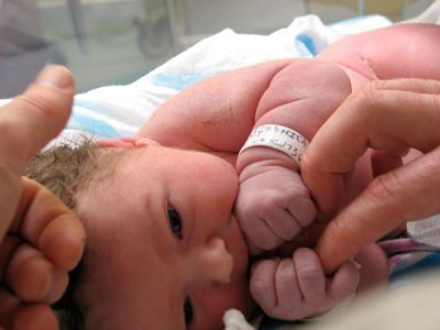 Newborn Madeleine finds comfort with Daddy's fingers