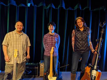 Virtual Concert with Julia Alsarraf at Linda Norris Theater: Me Julia Alsarraf Elizabeth Woodbury-Kasius 1 of 3