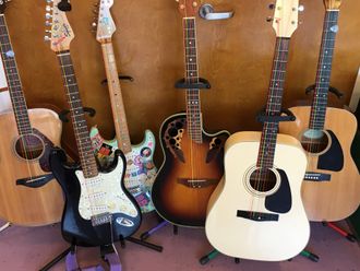 Guitars with colored strings to make it easier to learn
