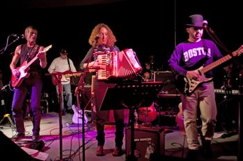 Bird Mancini Band with Steven Paul Perry-l-r Steven Paul Perry, John Bridge, Ruby Bird, Larry Harvey, Billy Carl Mancini-photo by Bobbi Lane