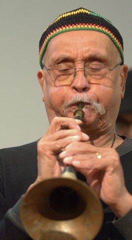 0 Performing with the Untempered Ensemble at The Commons in Brooklyn, December 2014 © R.I. Sutherland-Cohen / www.jazzexpressions.org