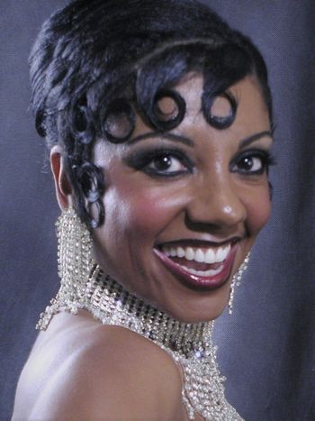 Spectacle homage to Josephine Baker by Jussanam Jussanam (Brazilian singer) show homage to Josephine Baker - Photo Carolina Tanurre and Hair / Make-up Beto Carramanhos