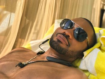 Famous-celebrity-music-producer-brand-ambassador-influencer-Tyrone-Smith-louging-at-the-Taj-Dubai-us