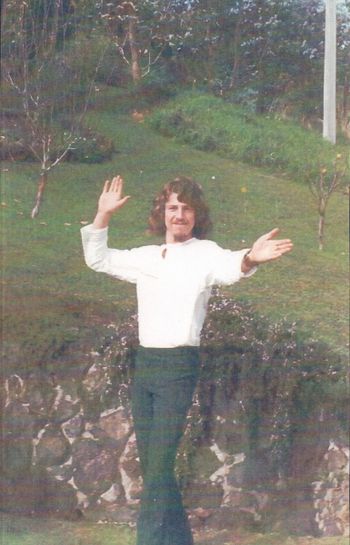 Mr Dave Boyd getting all smoothed up in his flairs.... Ha! actually he was at Dick Robinsons wedding here....