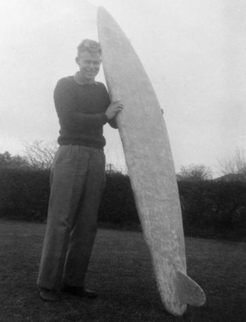 1959 Northland surfboard pioneers Don and ross Edge create their first surfboard...but unknowingly mix 2 resins together (instead of resin and hardener)...and are confused 2 days later, that it still hasnt gone off!!