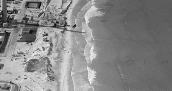 Remnants of that awesome wave just a year before....Power Station spring of '67 whats left of the wharf......probably still a little bank there....but unfortunately was shortlived.....