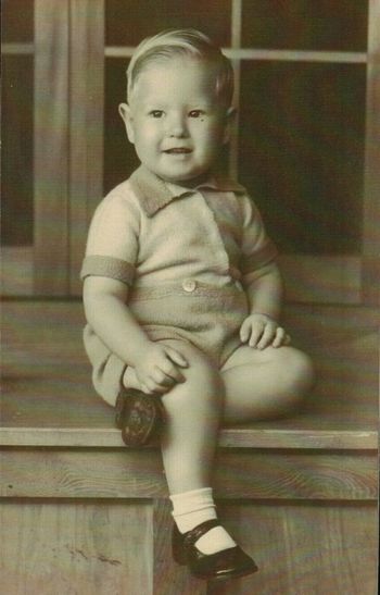 now who's this little 18mth old surfer (to be!!).... cute little Don edge ...1940.....one of the surfing legend 'Edge' brothers..