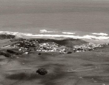 the rugged West Coast of Baileys Bch 1966.... Baileys...like a lot of west coast beaches...often had that double bank...one on the outside.. one on the inside!.......was not a lot of fun losing your board!!!