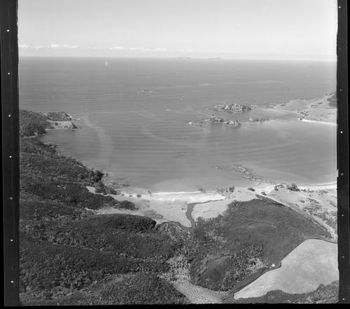 Whangaruru (Northland) summer of '62...Bland Bay Have had some real nice waves around the Bland Bay area...particularly north...just over the hill a Elliotts bay!!!....looks like nice little clean lines coming in this day...i wonder where Tui and Ross were surfing this day!!!!!