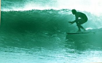 but thank goodness ...aiming for a tube ride has never gone out of fashion.... former Oamura boy Terry Fitzgibbon sittin pretty on a hollow wall...summer of '73
