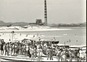 even tho we held regular carnivals at Ruakaka...... the surfboat contest was generally a non-event due to our east coast mild summer swell.......but it was always a heavy duty event on the west coast and we were often unprepared for it!!..