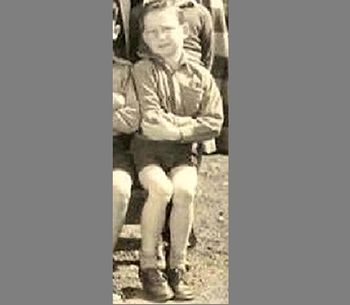 A cute little 'Dick Robinson' in 1954 Who would have thought that he would turn out to be such a larrikin!! Ha!....one of our local boys...you probably had a few budding larrakins in your school too...Ha!!