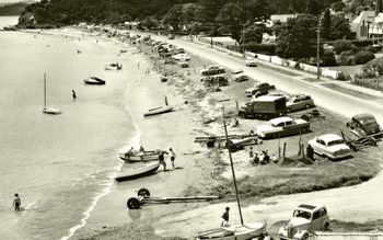 Paihia 1965... some classic cars there......Rev Williams in 1830 said..."its Pai here" (good here)...hence 'Paihia'
